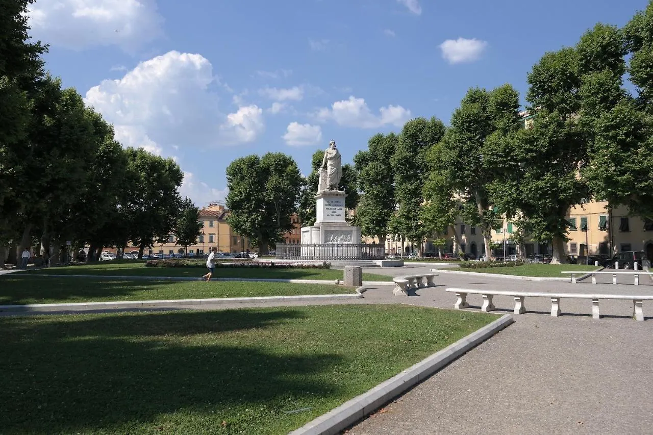 Marylou Gardenhouse Apartment Pisa Italy